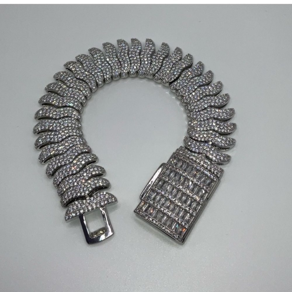 18k 8ct Bracelet - Picture 8 of 9